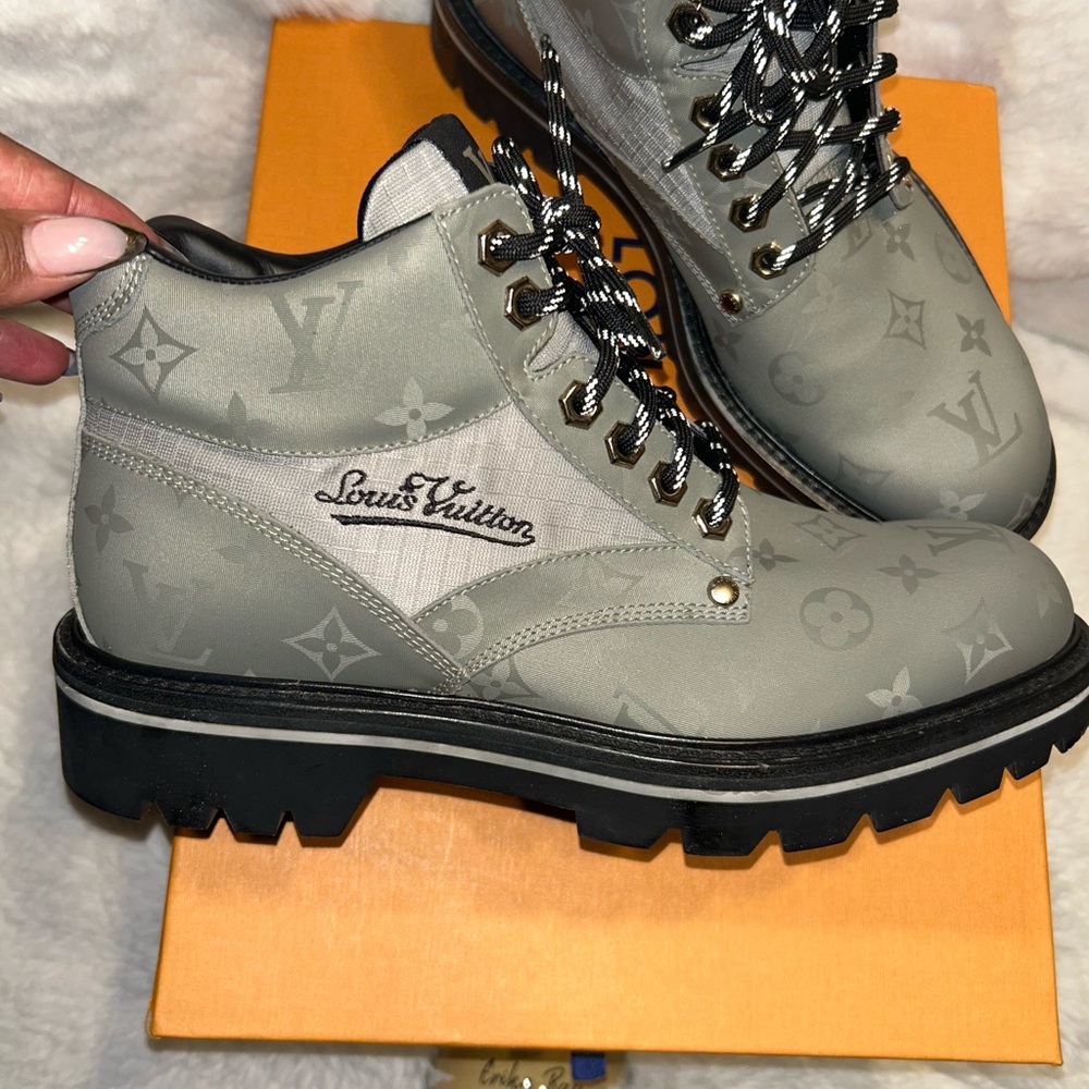 Louis‎ Vuitton Green Canvas Lace Up Boots - Picture 4 of 14